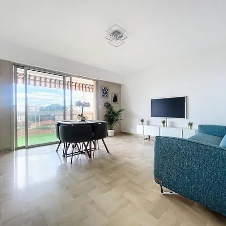 Les Pins Detente & 胡安莱潘